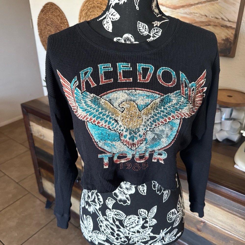 Black 'Freedom Tour' Eagle Graphic Thermal cropped Top